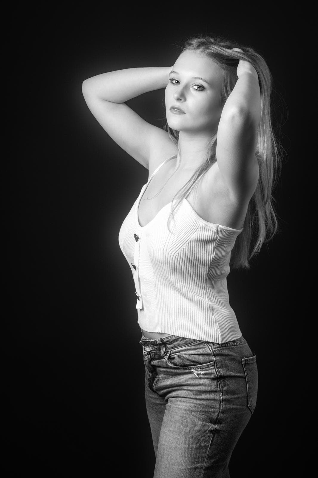 Mirthe Claes - editorial portrait (image_03)