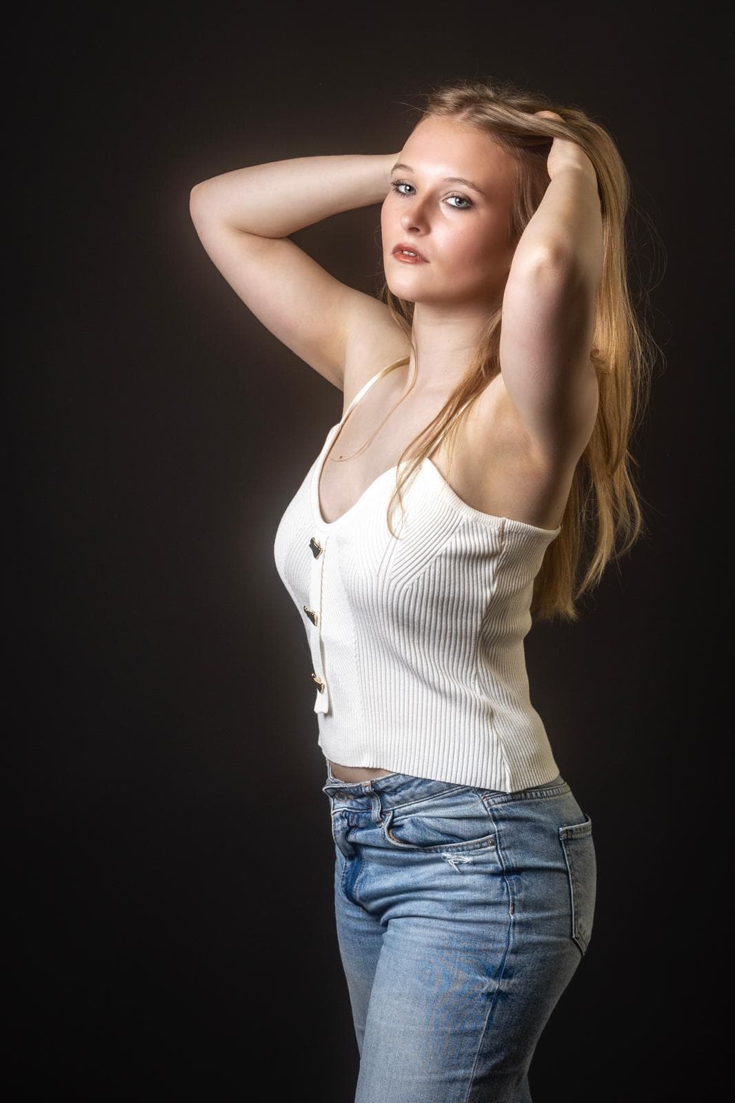 Mirthe Claes - editorial portrait (image_04)